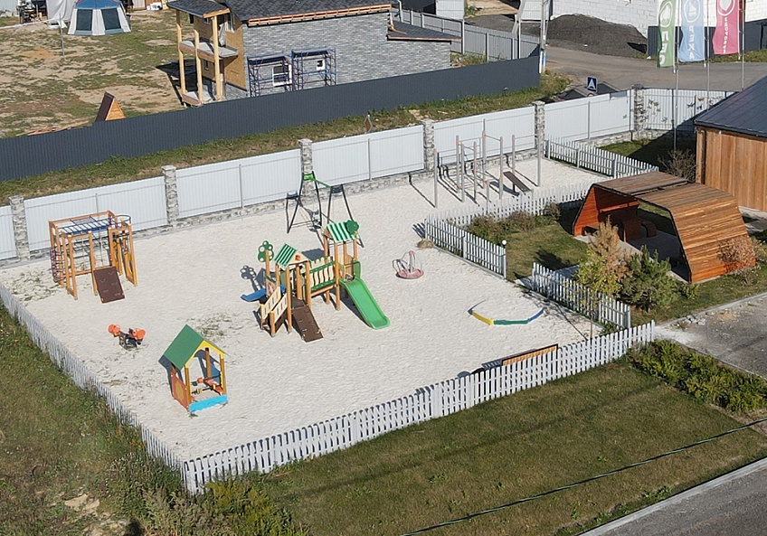 Детская площадка и общественная зона